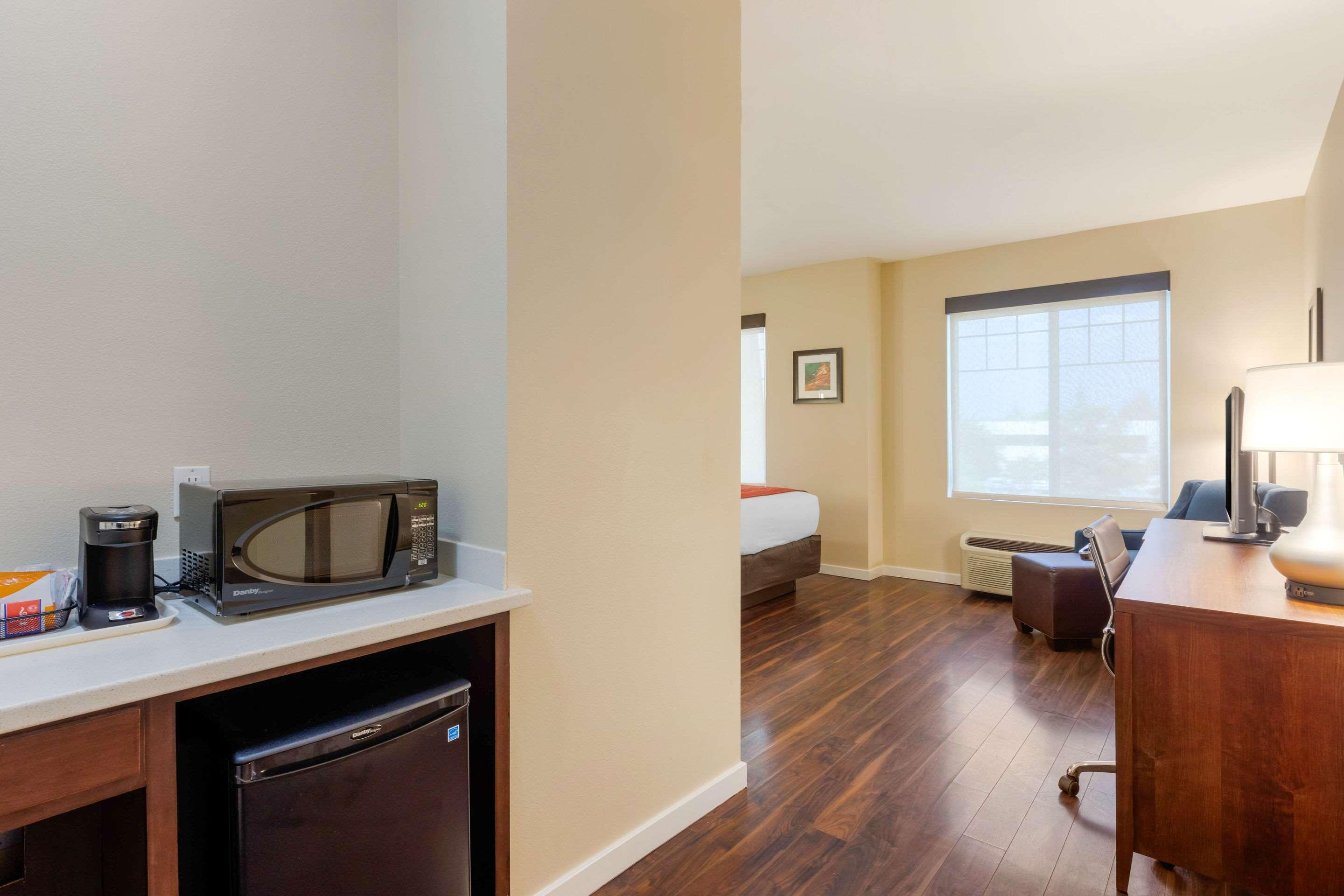 Comfort Inn & Suites Near Ontario Airport Εξωτερικό φωτογραφία